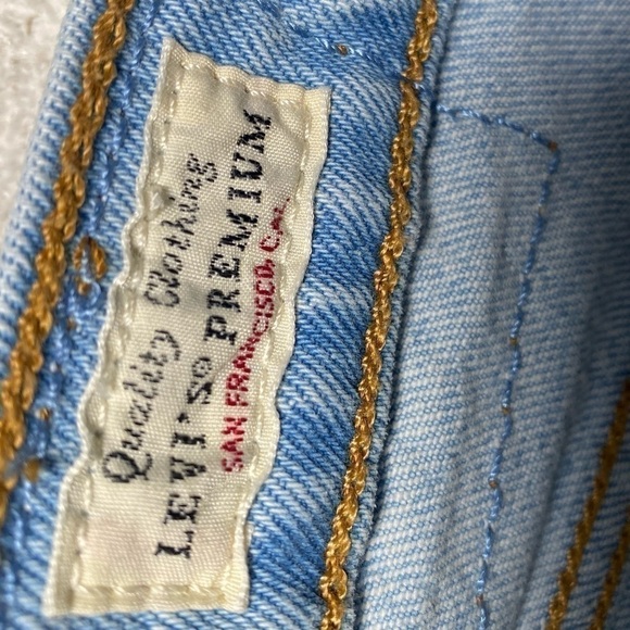 Levi’s 501 high rise button fly shorts. Size 28 - Picture 10 of 16